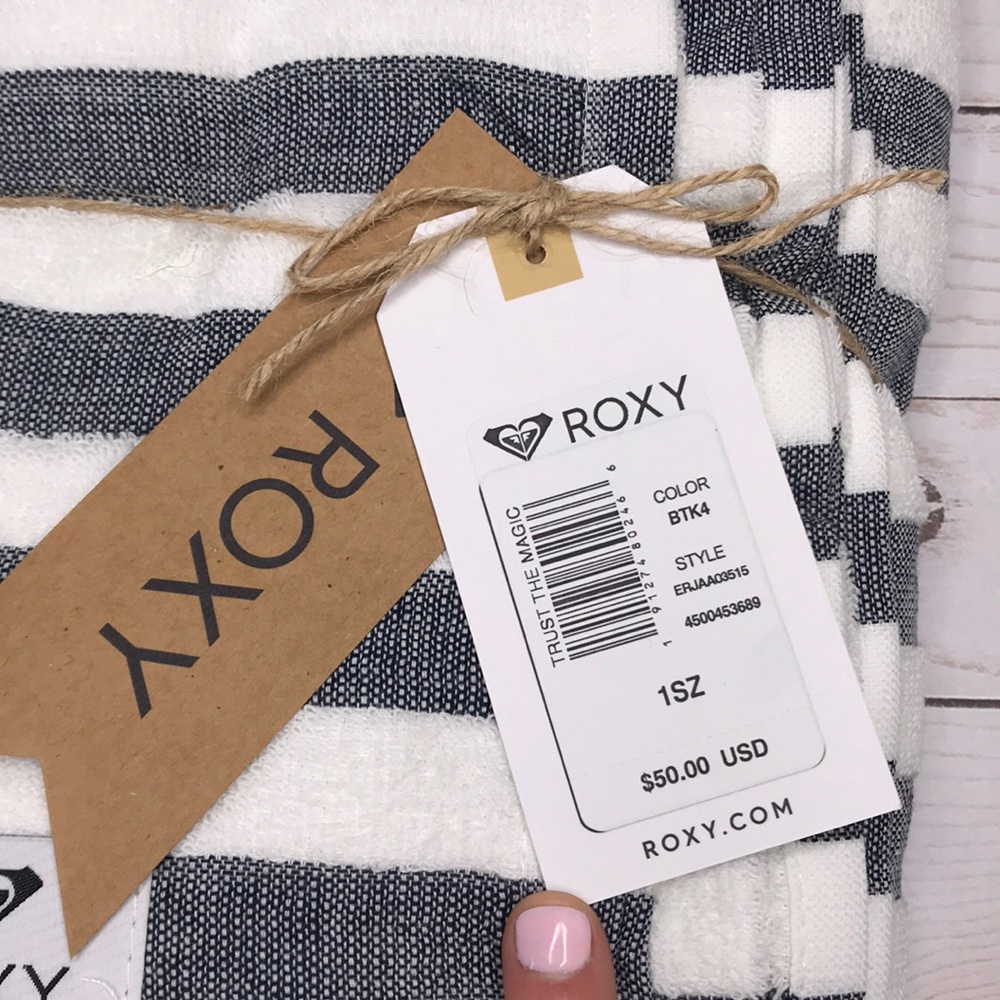 NWT Trust The Magic Large Beach Towel - Picture 3 of 8